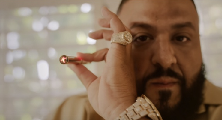 Kahled smoking e-cig